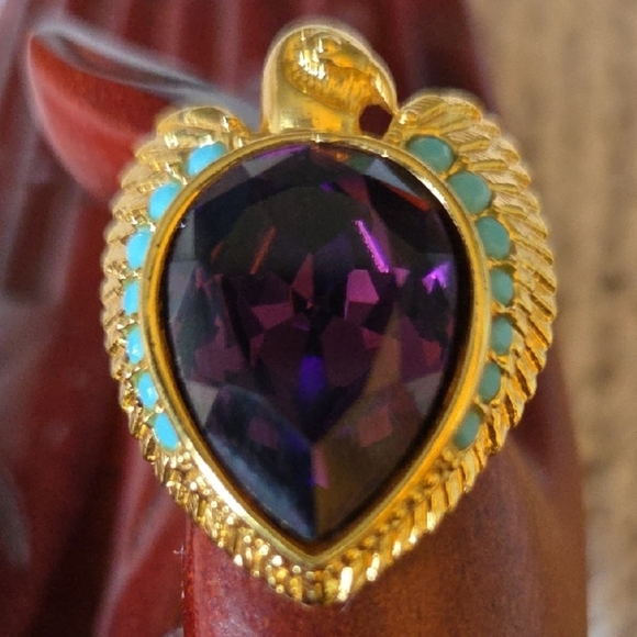 Vintage Elizabeth Taylor For Avon Egyptian Gold Plated Falcon Ring
